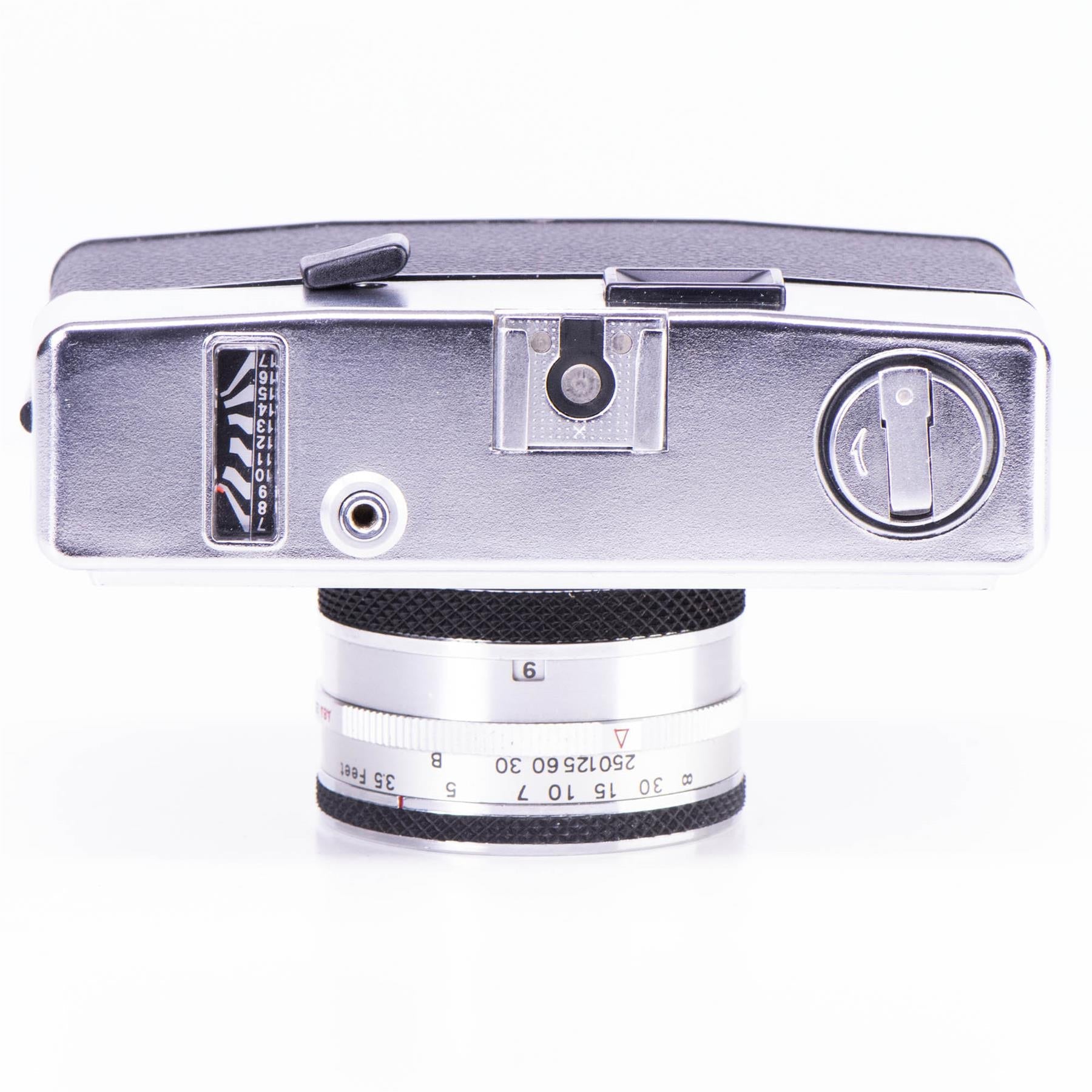 Halina 3000 Camera | 45mm f2.8 lens | White | Hong Kong | 1974 | Not working