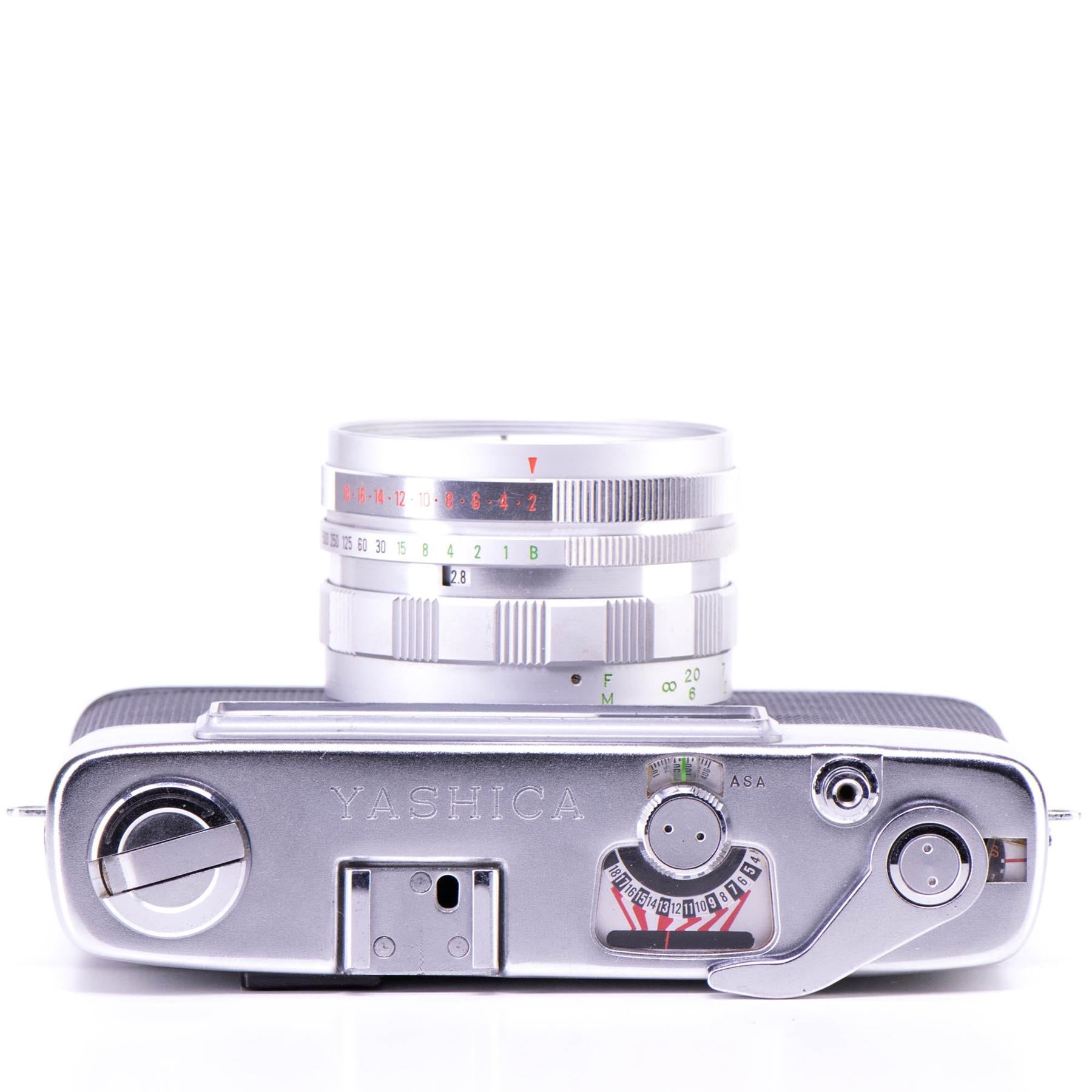 Yashica minister 3 Camera | Yashinon 45mm f2.8 lens | White | Japan | 1963