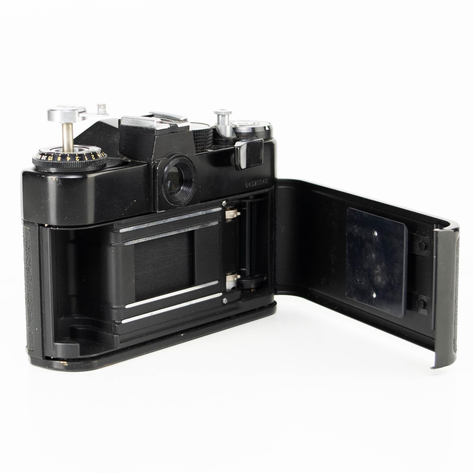 Zenit 11 Camera Body | Black | M42 | Soviet Union | 1981 - 1990